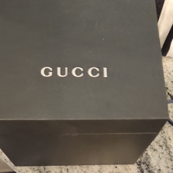 Gucci Women's Vibrant Green and Red Watch - Picture 6 of 6